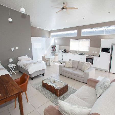 Rnb'S Studio Apartment Windhoek Bagian luar foto