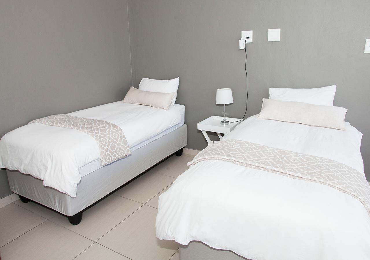 Rnb'S Studio Apartment Windhoek Bagian luar foto