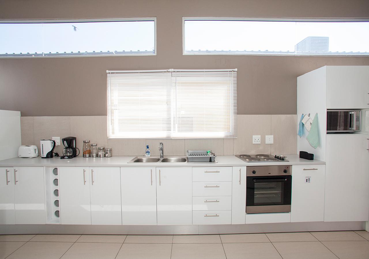 Rnb'S Studio Apartment Windhoek Bagian luar foto