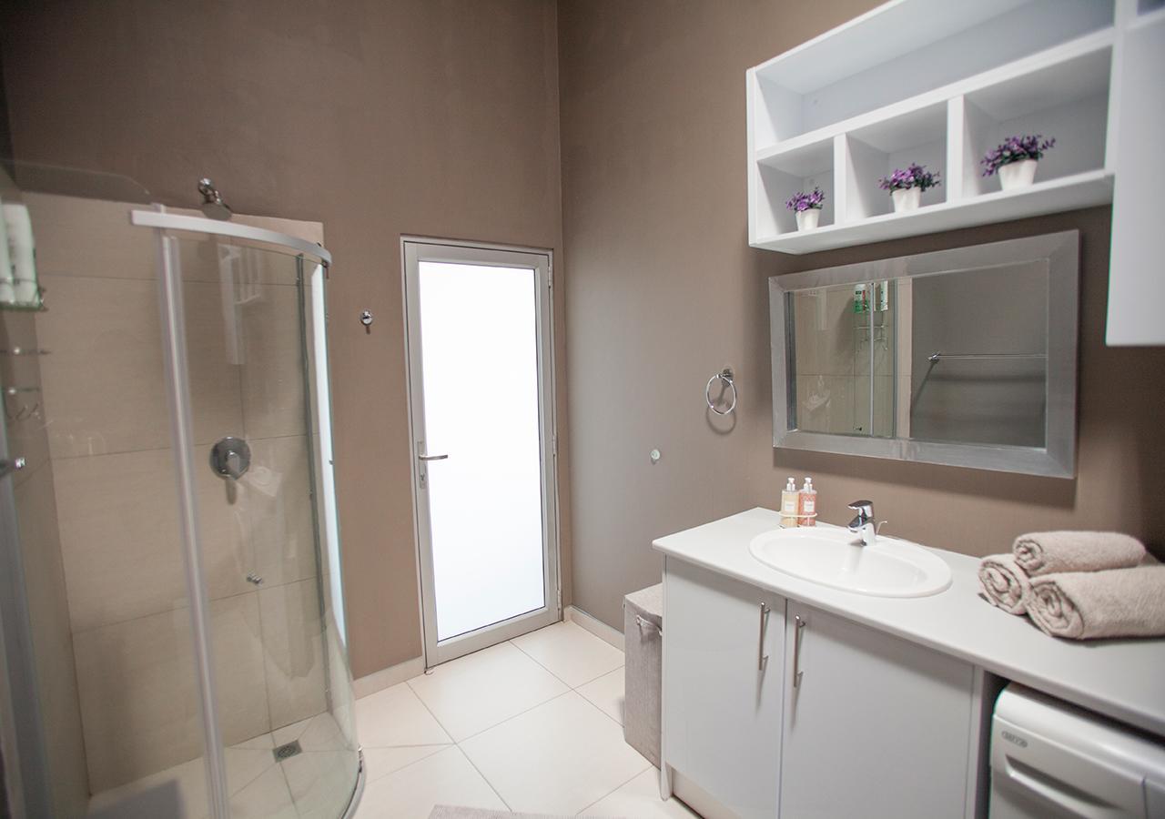 Rnb'S Studio Apartment Windhoek Bagian luar foto