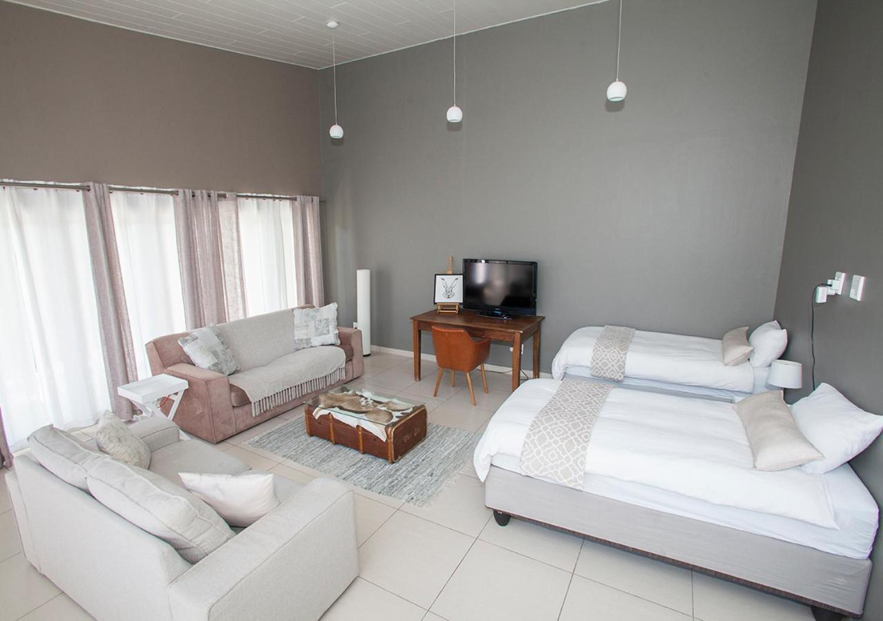 Rnb'S Studio Apartment Windhoek Bagian luar foto
